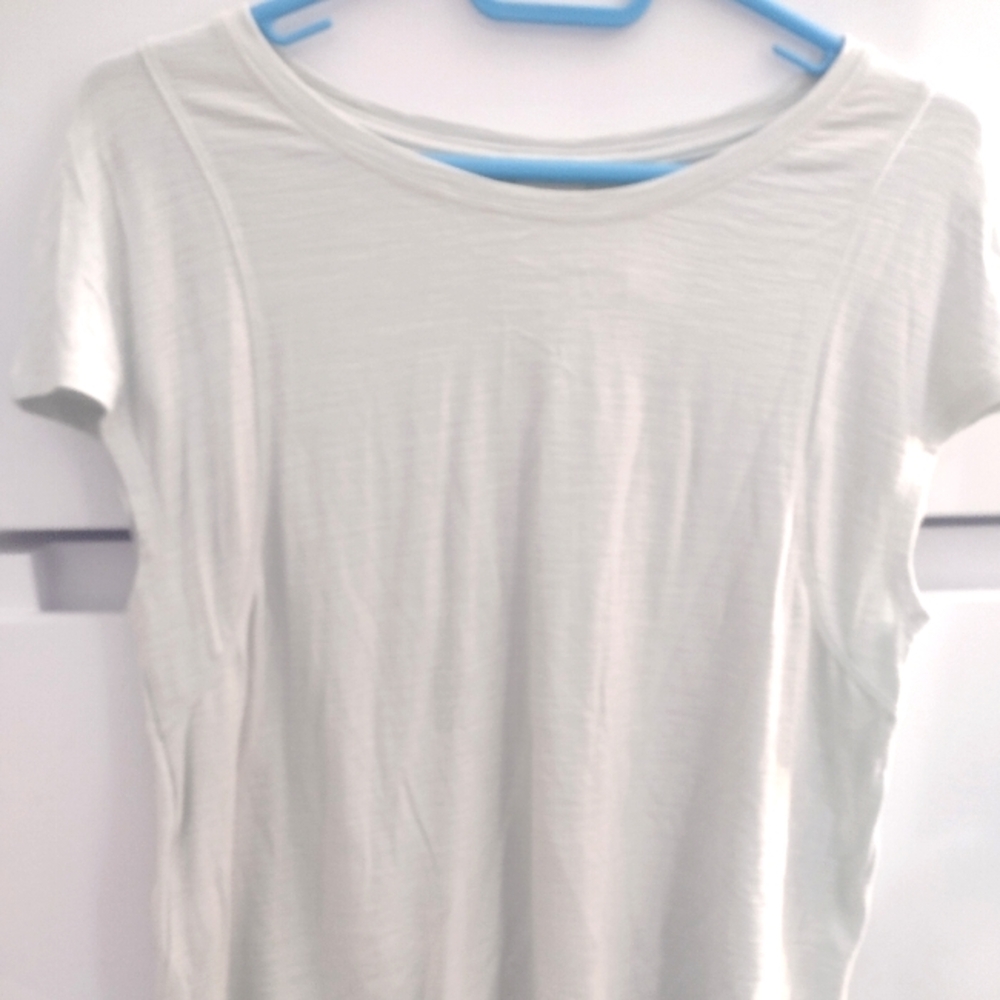 Women's All in motion top size M